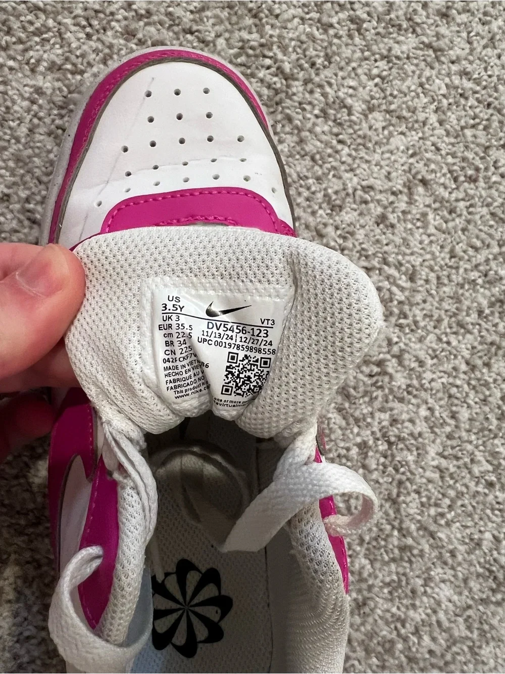 Nike Kids Low-Top Sneakers in White and Hot Pink